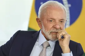 PT faz autocrítica e muda estratégia contra Flávio Bolsonaro para 2026 - Imagem