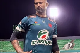 Registrado no BID, goleiro Bruno treina para estreia na Copa do Brasil - Imagem