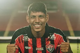 Regularizado, reforço do Vitória é relacionado para enfrentar o Grêmio - Imagem