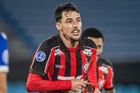 Reviravolta: clube desiste de empréstimo e Claudinho fica no Vitória - Imagem