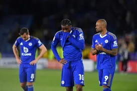 Saiba como o Leicester saiu da Champions para
3ª divisão em 10 anos - Imagem