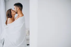 Sexo entre amigos fortalece a união; veja o que diz a ciência - Imagem