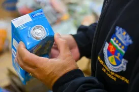 Supermercado é interditado com 1,8 tonelada de alimentos vencidos - Imagem