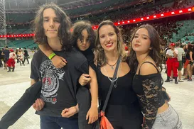 Sweet Childs': pais e filhos dividem a emoção de ver o Guns N' Roses - Imagem