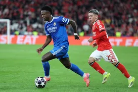 Torcida do Real Madrid prepara mosaico antirracista contra o Benfica - Imagem