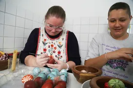 Tradição de ovos pintados mantém viva a Páscoa entre europeus - Imagem