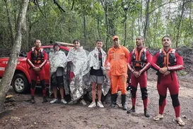Turistas ingleses ficam mais de 24 horas ilhados e são resgatados em trilha na Bahia - Imagem
