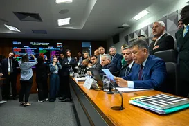 Última sessão da CPMI do INSS termina na madruga e sem relatório final - Imagem