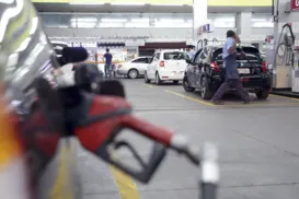 Vai faltar? Veja riscos aos combustíveis no Brasil com crise em Ormuz - Imagem