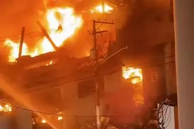 Vídeo: grande incêndio atinge fábrica em região comercial no Brasil - Imagem