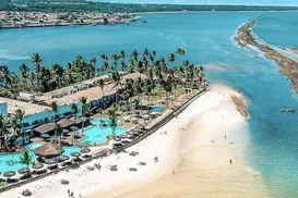 Vila na Bahia encanta turistas com águas mornas e opções de lazer - Imagem