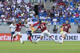 Vitória contratou 4x mais e gastou menos que Bahia na janela - Imagem