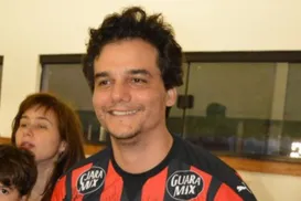 Vitória fará homenagem a Wagner Moura no Barradão contra o Galo - Imagem