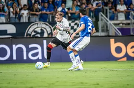 Vitória sofre três gols no primeiro tempo e perde para o Cruzeiro - Imagem