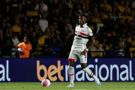 Zagueiro posta mensagem enigmática nas redes sociais durante sumiço - Imagem