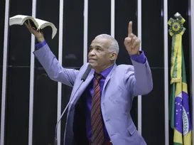 “Esse furico agora é de Deus”, diz Pastor Isidório a homem no Carnaval - Imagem