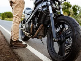 Ex-BBB sofre acidente e é atropelada por moto - Imagem