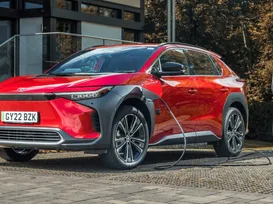 Fim da espera: Toyota lança primeiro carro elétrico no Brasil - Imagem