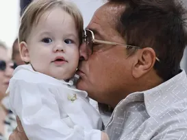 Leonardo dá bebida alcoólica ao neto de 1 ano e gera polêmica na web - Imagem