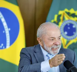 Após rumores de desistência, Lula reafirma candidatura à presidência - Imagem
