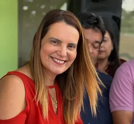 Cotada a vice-governadora da Bahia explica candidatura do marido e acordo com aliados - Imagem