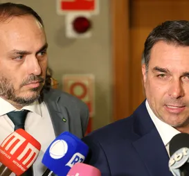 Flávio Bolsonaro provoca Lula após desistência do petista; entenda - Imagem