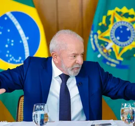 Lula pede e ministros desistem de disputar eleições - Imagem