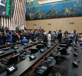 Partidos abrigam candidatos em massa e evitam votos desperdiçados na Alba - Imagem