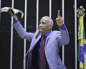 “Esse furico agora é de Deus”, diz Pastor Isidório a homem no Carnaval - Imagem