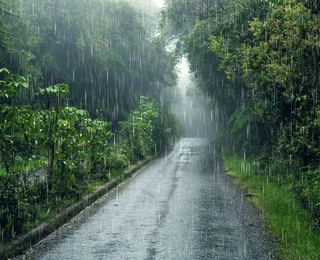 25 cidades da Bahia recebem alerta de chuvas intensas no feriadão