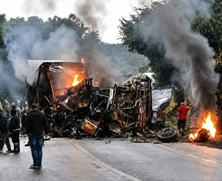 Acidente mata oito pessoas carbonizadas na divisa entre Bahia e MG