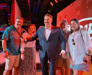 Acusado de transfobia, Ratinho recebe homenagem com estátua