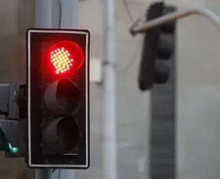 Adeus sinal interminável? Capital ativa semáforos com IA
