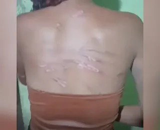 Adolescente é chicoteada em “tribunal do crime” após suspeita de ser “X9”