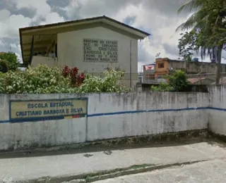 Adolescente esfaqueia três colegas dentro de escola