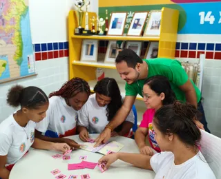 Álbum de figurinhas criado por estudantes baianas destaca mulheres cientistas