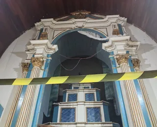 Altar de igreja histórica é interditado por risco de desabamento na Bahia