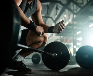 Aluno ganha bolada após ser advertido por usar short em academia