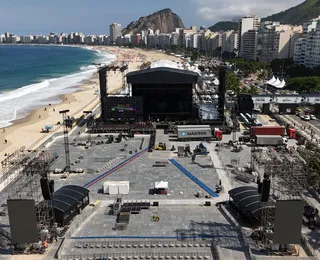 Ambulantes vendem sacos de areia para o show de Shakira; entenda