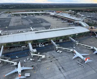 Ameaça de bomba faz passageiros desembarcarem de avião em Brasília