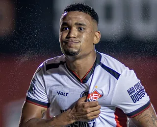 Após temporada mágica, Alerrandro reencontra o Vitória como adversário