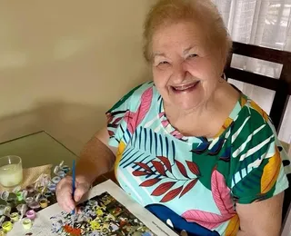 Artista de 94 anos faz exposição de estreia