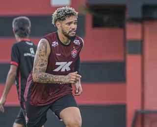 Atacante que nem estreou no Vitória veio "fora de forma", diz diretor