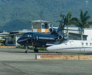 Avião gigante de R$ 250 milhões de Neymar vira atração em aeroporto
