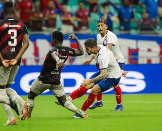Bahia x Athletico: veja a revisão do VAR em pênalti polêmico anulado