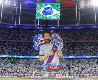 Bamor faz bandeirão homenageando Everton Ribeiro após câncer