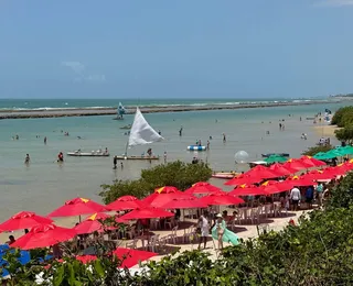 Banhistas atacam PM durante prisões em orla de Porto de Galinhas