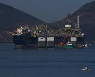 Barril de petróleo volta a superar US$ 100 pela primeira vez desde 2022