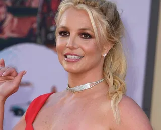 Britney Spears ofereceu lasanha a policiais ao ser presa por dirigir bêbada
