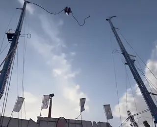 Cabo de brinquedo rompe e deixa crianças feridas em parque; veja vídeo